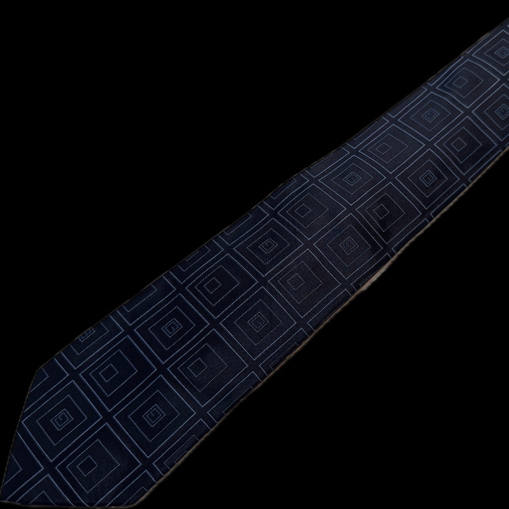 Gucci 100% Silk Tie Made in Italy – Designer Navy Blue Geometric Pattern